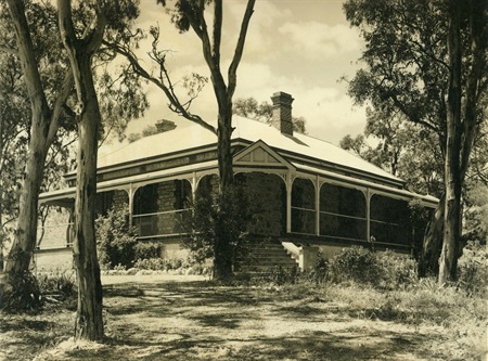 Small Perroomba Home of Mr and Mrs Septimus Lillywhite, Simpson Road.jpg