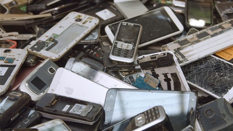 pile of broken old mobile phones